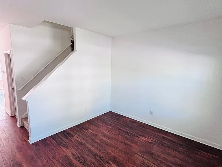 1011 King Way — Photo 3