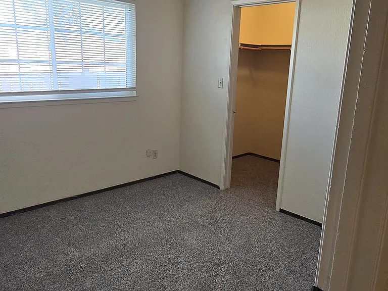 3013 Redbud Ct — Photo 8