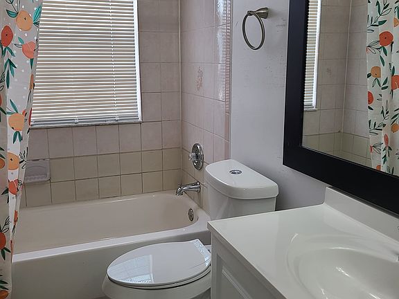 5th image of 422 Waterford Way