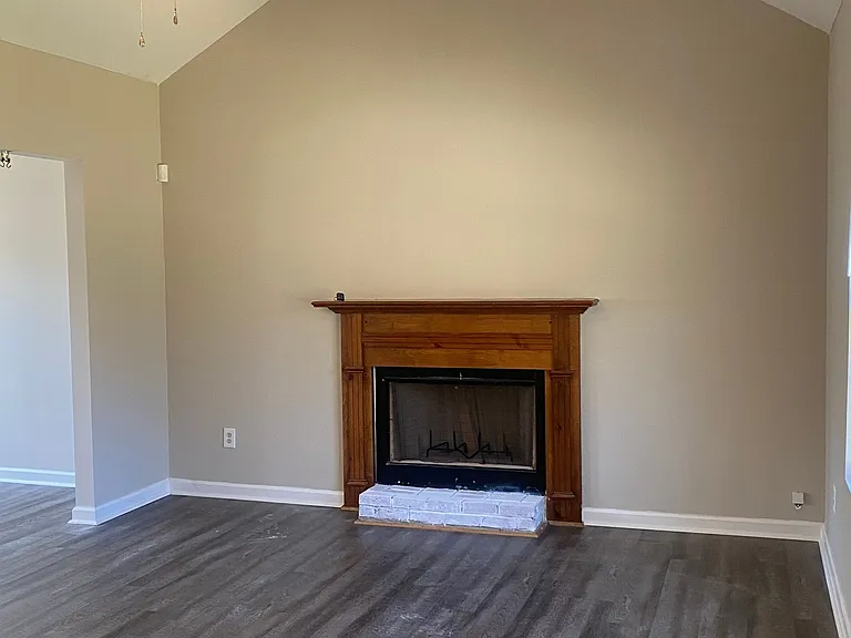 226 Lynn Rd — Photo 2