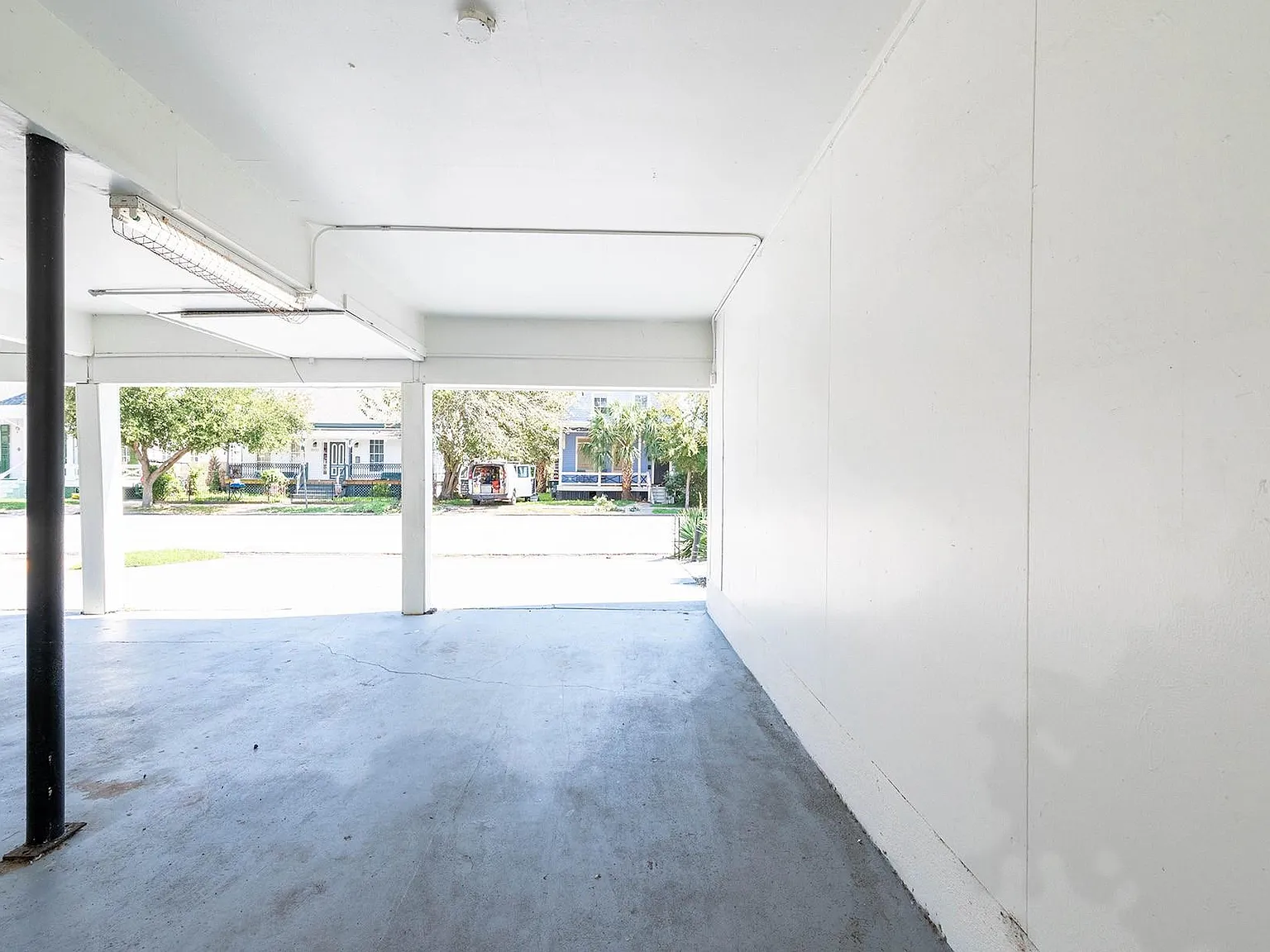 2 bed, 1.0 bath, 700 sqft, $1,100 — Photo 2