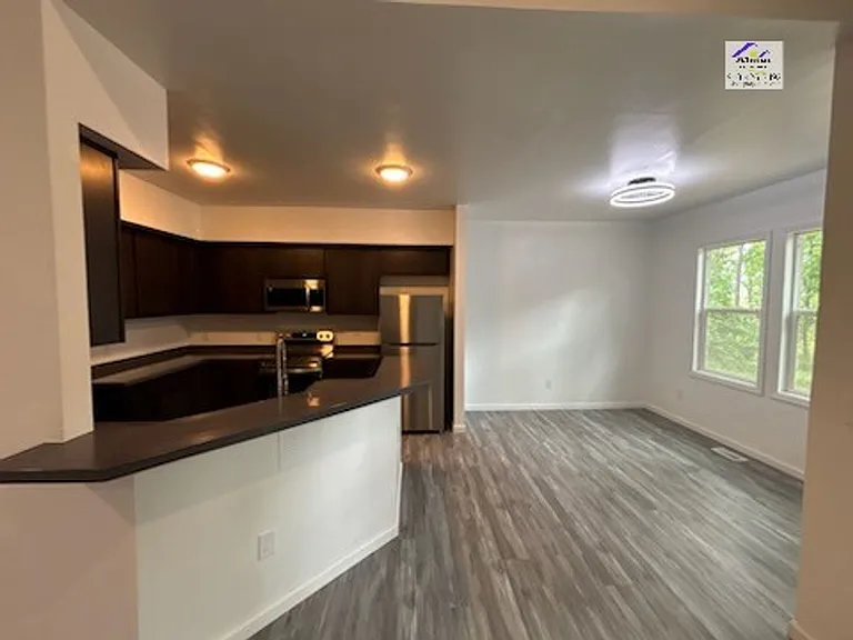 273 Brewster Dr — Photo 4