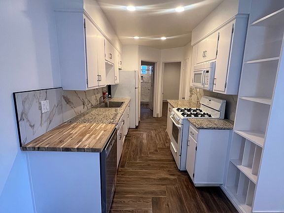 4th image of 829 N San Vicente Blvd APT 1