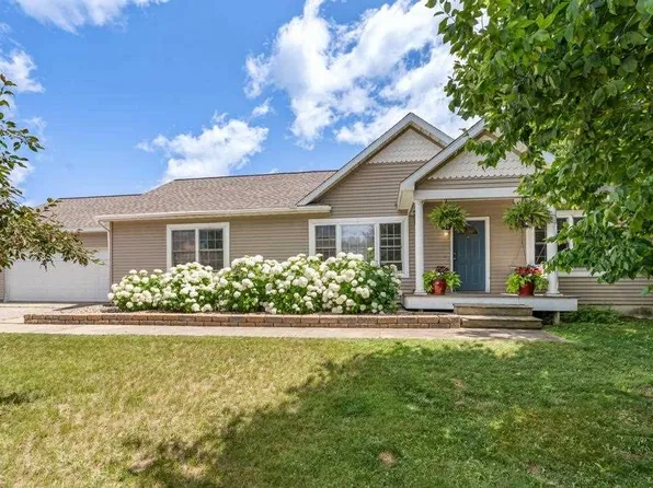 1045 Owen Dr, Petoskey, MI 49770