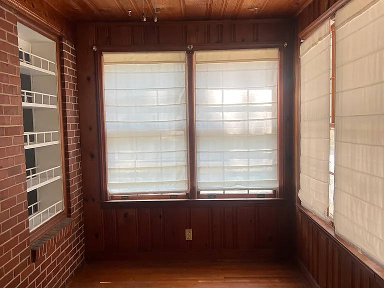 310 N East St — Photo 5