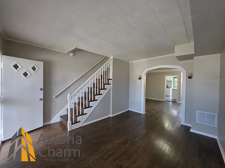 1418 N Dukeland St — Photo 5