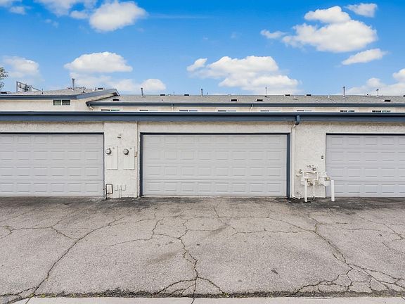 5th image of 19231 Sherman Way Unit 43
