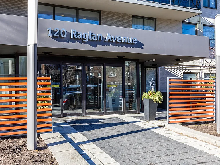 120 Raglan Ave — Photo 12