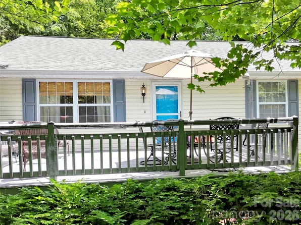 330 Sleepy Hollow Dr, Waynesville, NC 28785