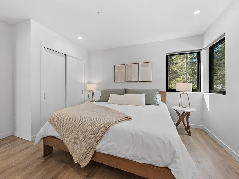 19 Willow Ave — Photo 16