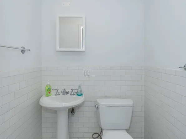 612 East Seventh Street image 17 of 21