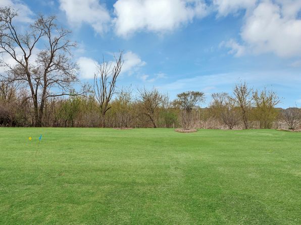 1061 Atterberg Rd, South Elgin, IL 60177