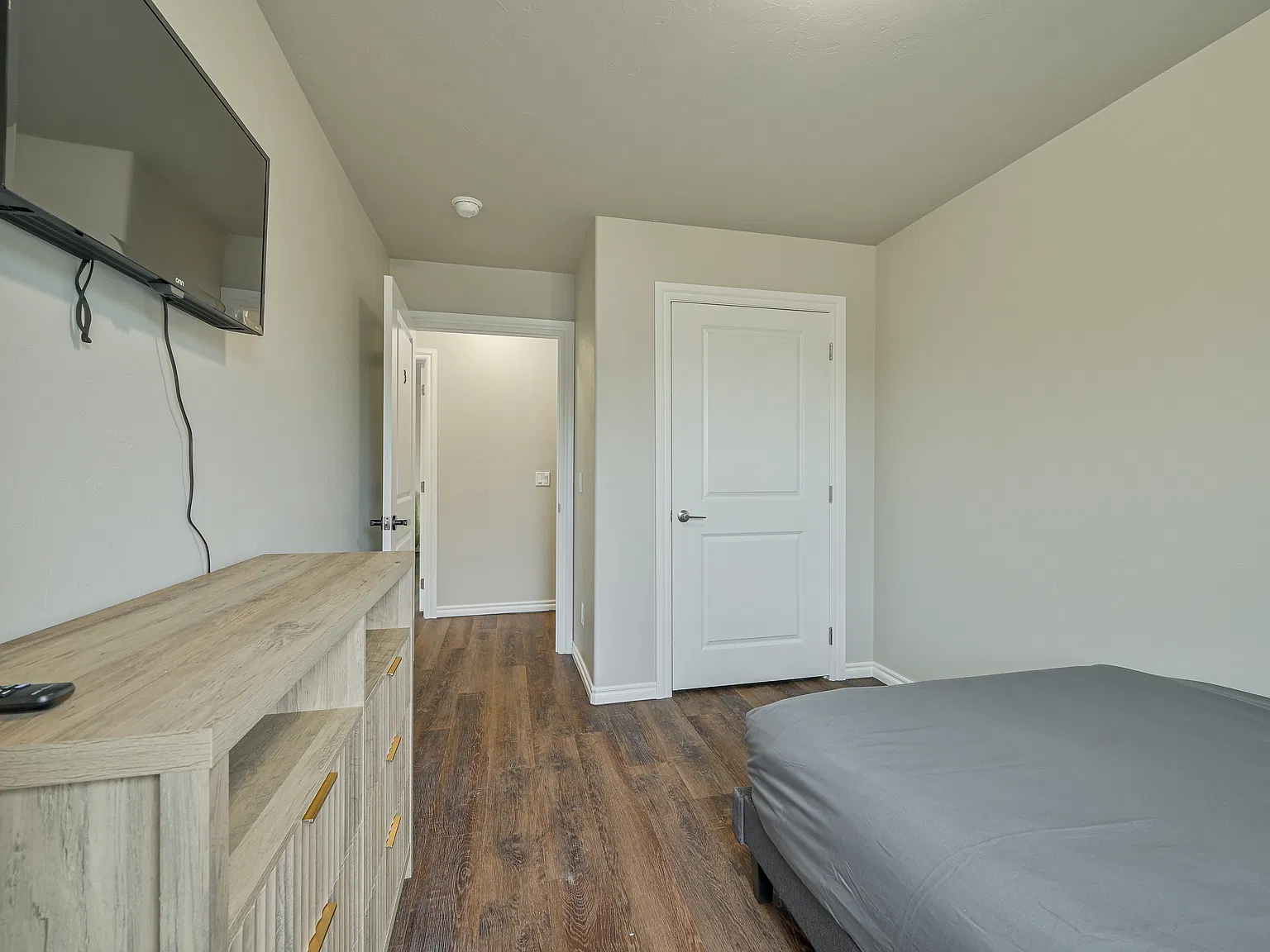1 bed, 1.5 bath, 1250 sqft, $975 — Photo 3