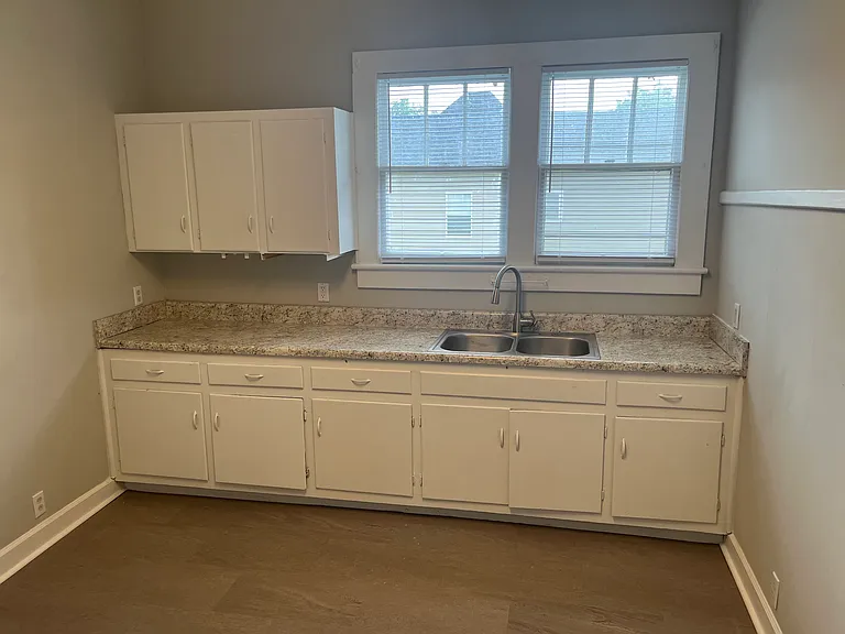 2801 N Chamberlain Ave — Photo 8