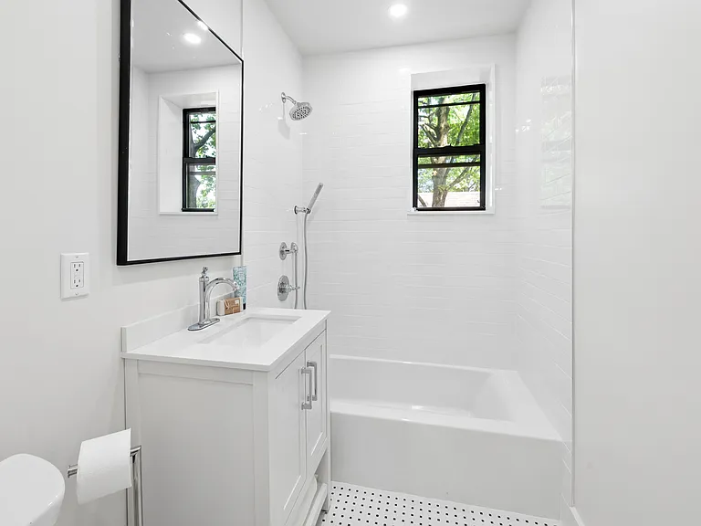 214 5th Ave #15 — Photo 8