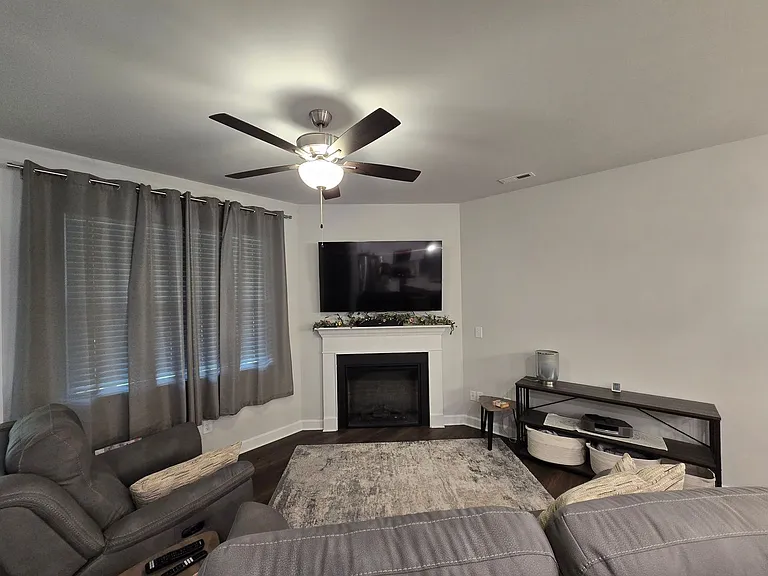 74 Hawk Ridge Dr — Photo 2