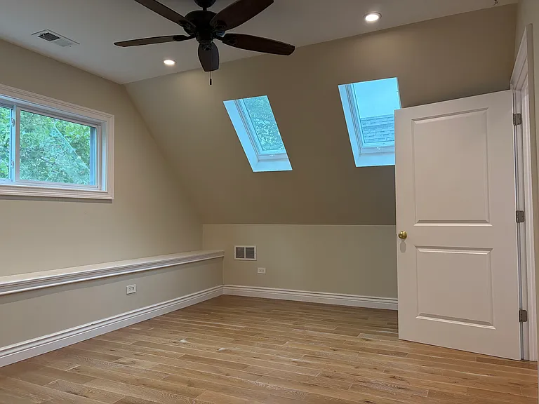 2821 N Springfield Ave #2 — Photo 25