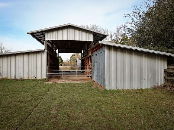 4th image of 1742 Harold Montgomery Rd