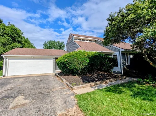 2316 Crescent Lake Rd, Waterford, MI 48329