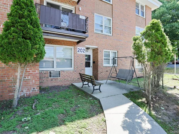 202 Kearsing Parkway, Monsey, NY 10952