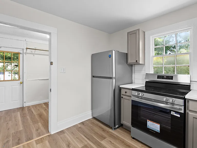 3311 Arlington Dr — Photo 8