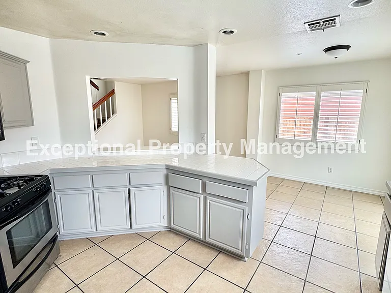 16202 Trailwinds Dr — Photo 8