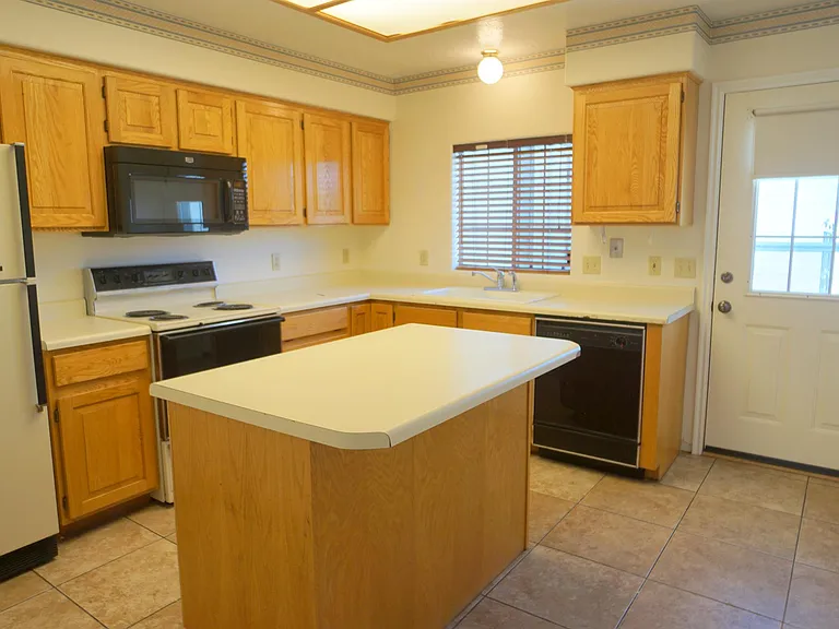 1015 S River Rd #19 — Photo 4