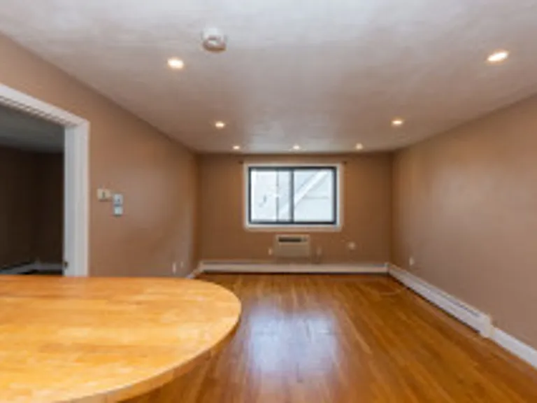 47 Gardner St #10 — Photo 2