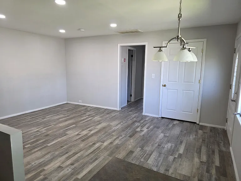 6 Linden Ave — Photo 2