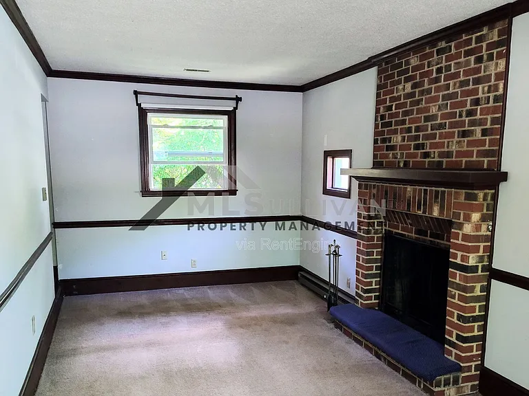100 S Hassel St — Photo 10