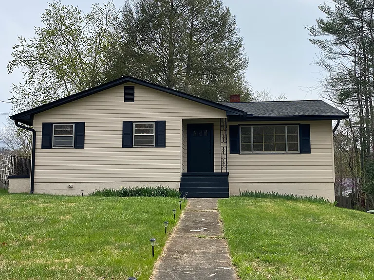 7 N Pershing Rd — Photo 1