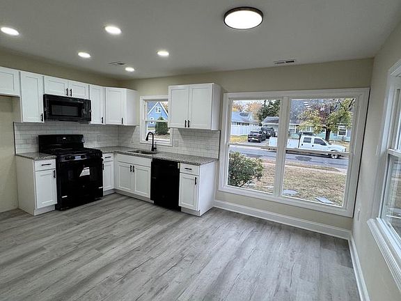 5th image of 11 Buxmont Ln