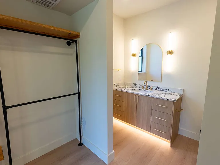822 W 22nd Ave — Photo 6