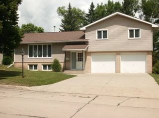 703 3rd St SW, Wells, MN 56097