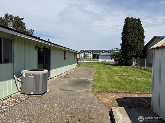 5th image of 890 E Kennedy Avenue