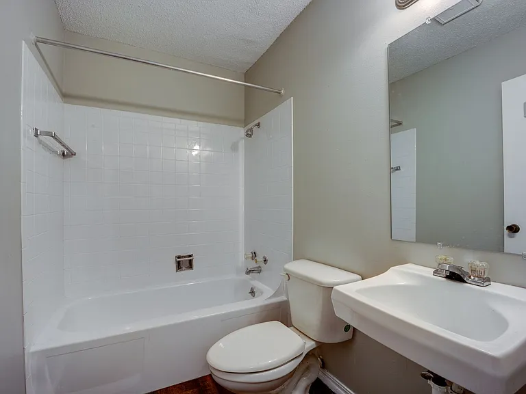 Magnolia Place: 1 & 2 Bedroom Apartments — Photo 15