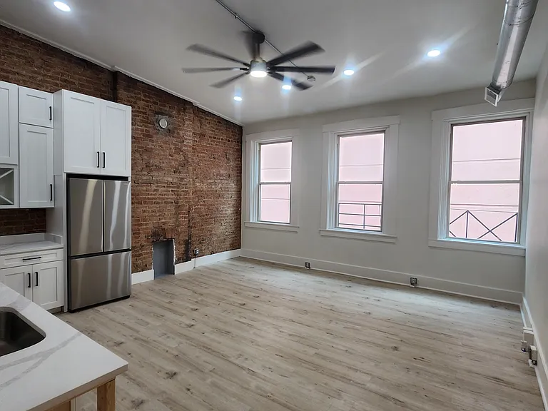 17 E Court St #43 — Photo 9