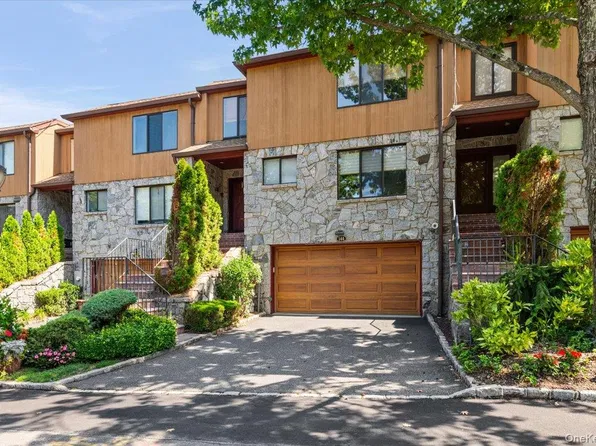 144 The Crescent Crescent, Roslyn Heights, NY 11577