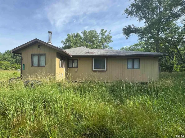 30100 106th Ave, Donahue, IA 52746