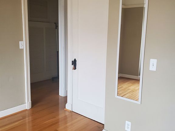 4th image of 15 E Kirby St APT 1001