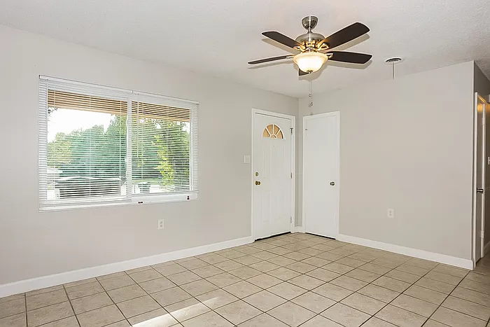 3 bed, 1.5 bath, 1300 sqft, $1,395 — Photo 4