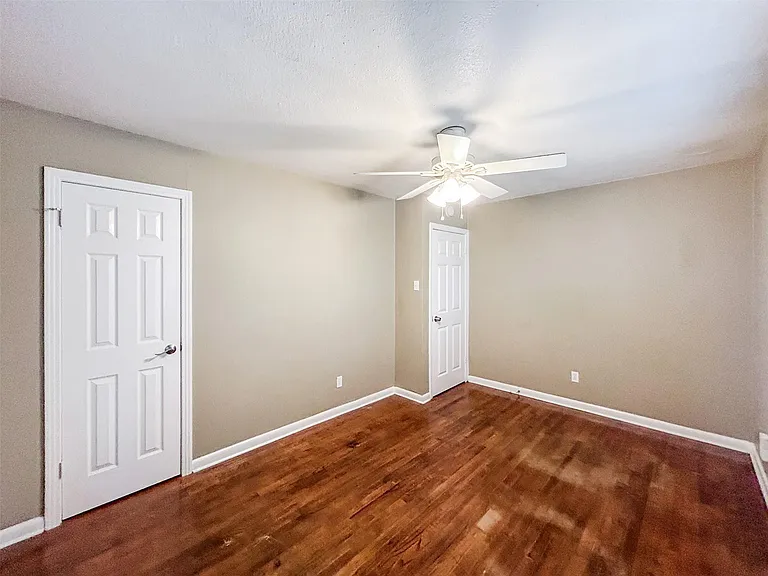 805 Herndon Ln — Photo 8