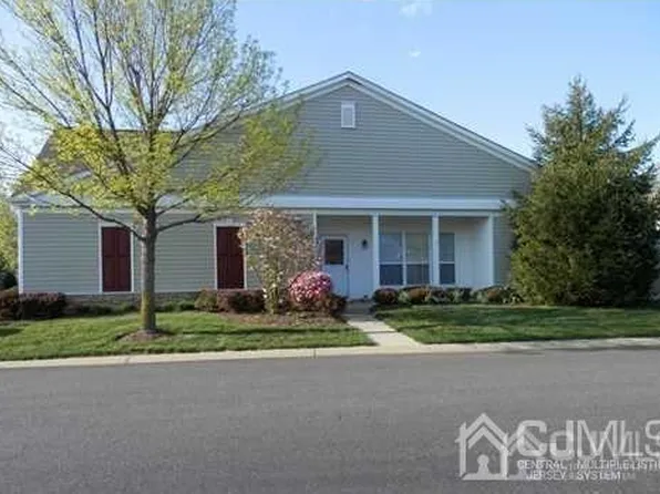 630 Bluebird Dr, Monroe Township, NJ 08831