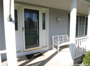 372 Red Spruce Ln, Rochester, NY 14616