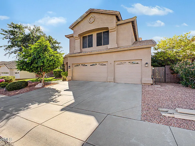 1722 E Samuel Dr — Photo 4