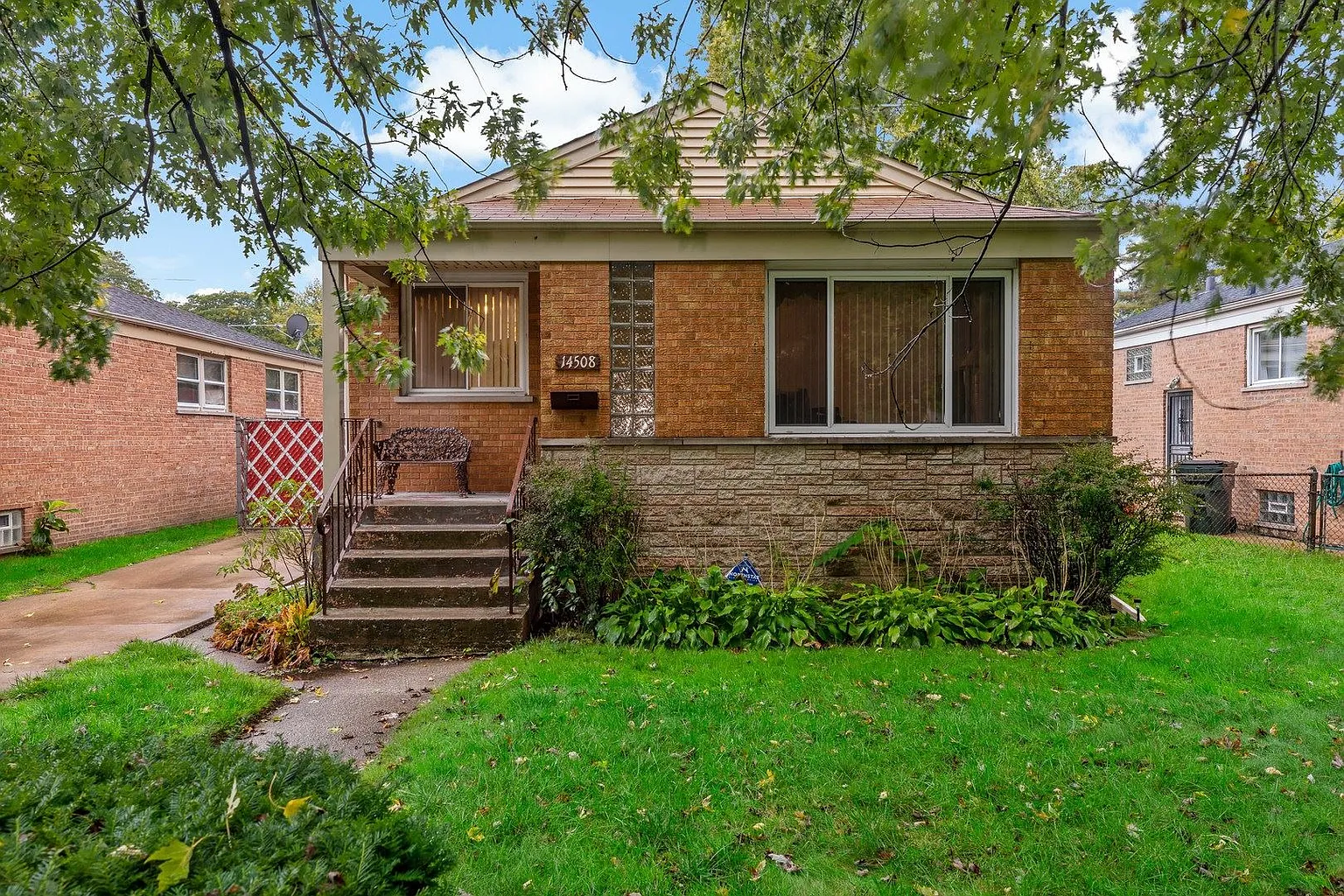 14508 Woodlawn Ave photo 1