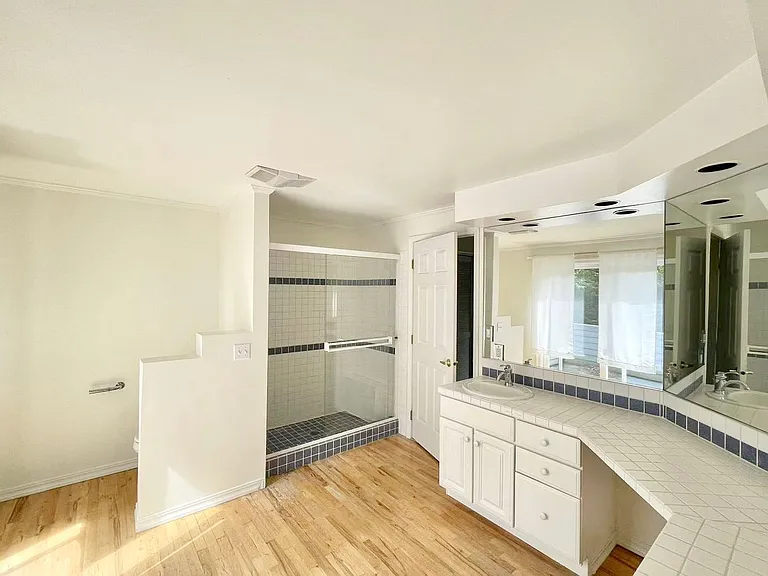 13807 NE 76th St — Photo 16