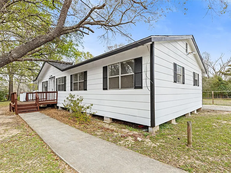 804 Avenue I — Photo 2