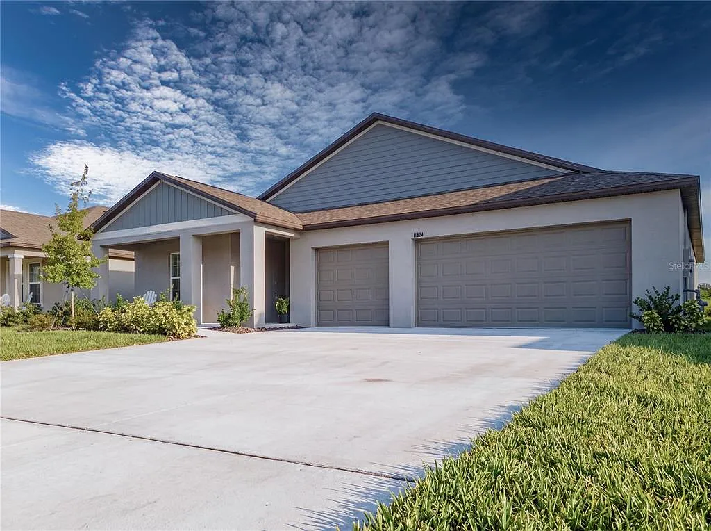4 bed, 3.0 bath, 2576 sqft, $2,995 — Photo 2