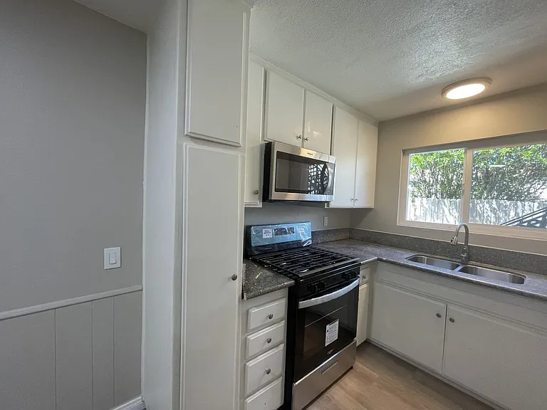 4216 Euclid Ave #2 — Photo 7